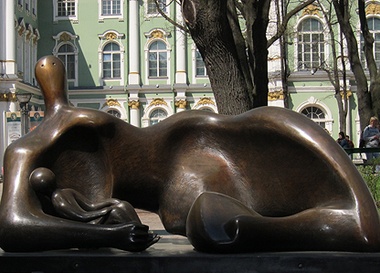 Скульптура и рисунки Генри Мура в Эрмитаже
